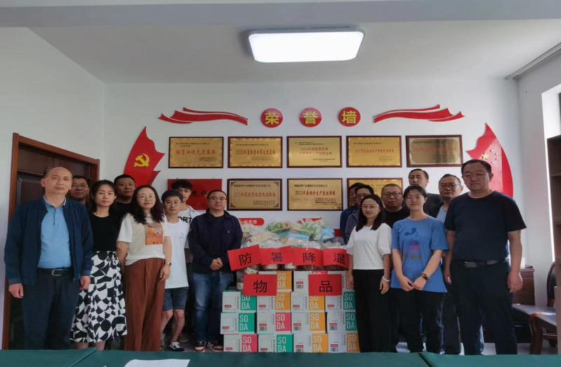 夏日送清涼 關(guān)懷沁人心 &mdash;&mdash;物產(chǎn)民爆公司開(kāi)展&ldquo;夏送清涼&rdquo;慰問(wèn)活動(dòng)
