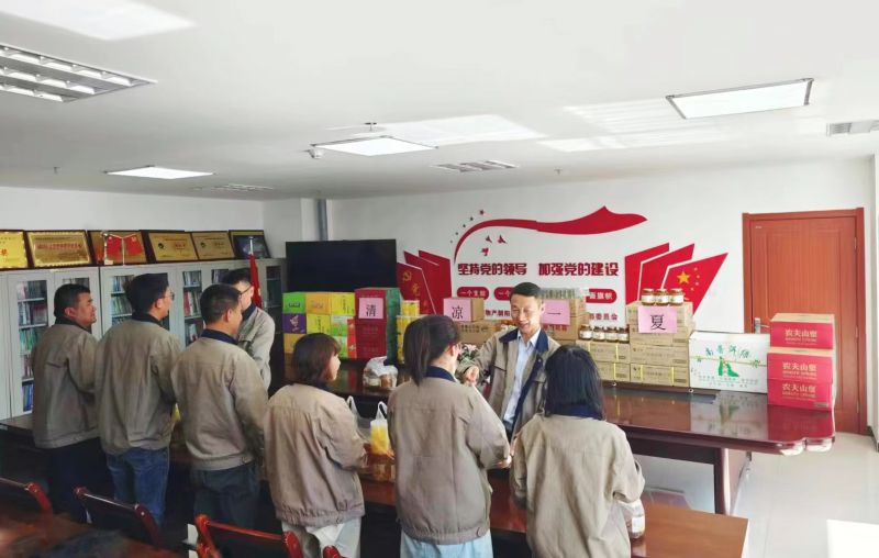 情系職工，夏送清涼&mdash;&mdash;朝物開(kāi)投公司開(kāi)展夏日送清涼活動(dòng)