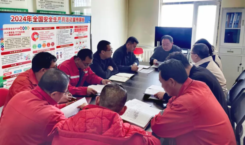 民爆公司黨支部召開深入貫徹中央八項(xiàng)規(guī)定精神學(xué)習(xí)教育推進(jìn)會(huì)