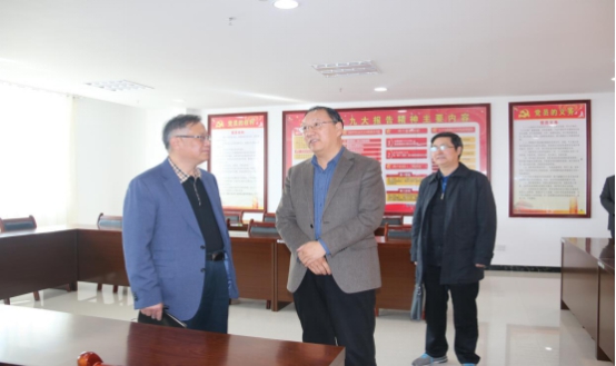 省委常委、省總工會主席馬吉孝等一行蒞臨青海物產(chǎn)集團公司視察，調(diào)研指導(dǎo)道路貨運企業(yè)建會、貨運司機入會等工作