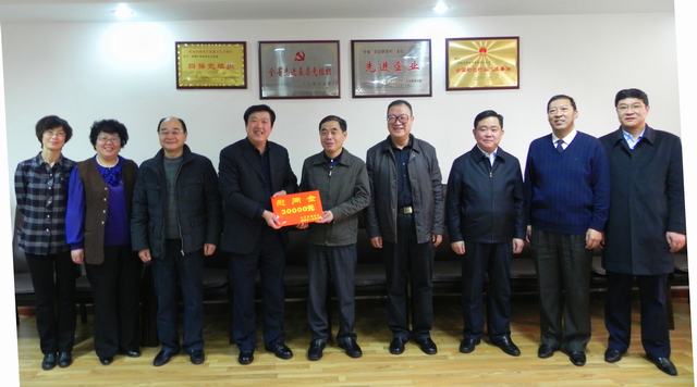 省委常委、副省長(zhǎng)駱玉林慰問(wèn)物產(chǎn)集團(tuán)