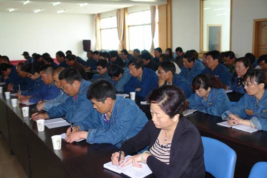 青海物產(chǎn)工業(yè)投資有限公司、青海長(zhǎng)春炭素有限公司召開貫徹省第十二次黨代會(huì)精神學(xué)習(xí)傳