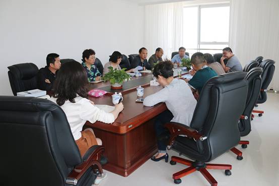 省商務(wù)廳副廳長朱小青協(xié)同西寧海關(guān)、省檢驗檢疫局一行深入企業(yè)就保稅物流中心封關(guān)運營