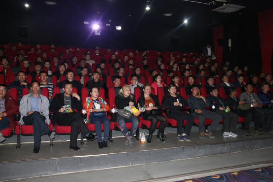 青物集團(tuán)黨委集中組織觀看優(yōu)秀紀(jì)錄片《厲害了，我的國》